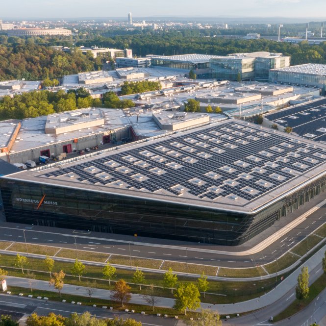 Photovolataik auf dem Hallendach der NürnbergMesse